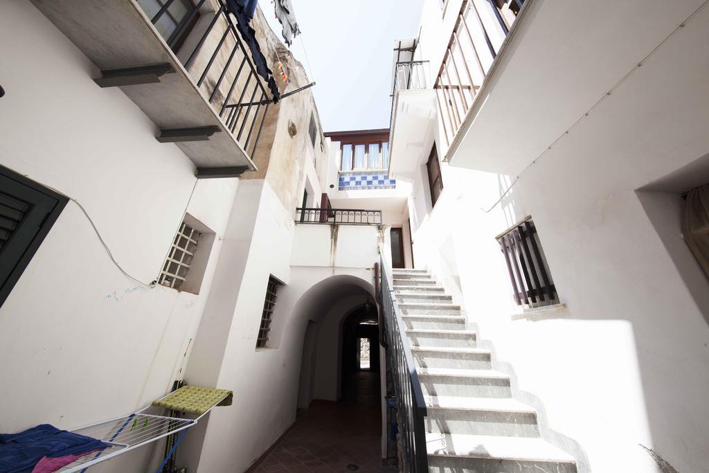 Gioeni 23 Apartment Чефалу Стая снимка